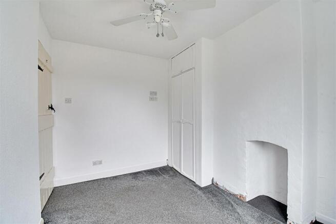 Bedroom 2_2.jpg