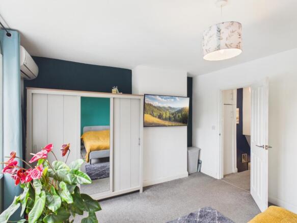 3 bed Terraced for sale Image 9