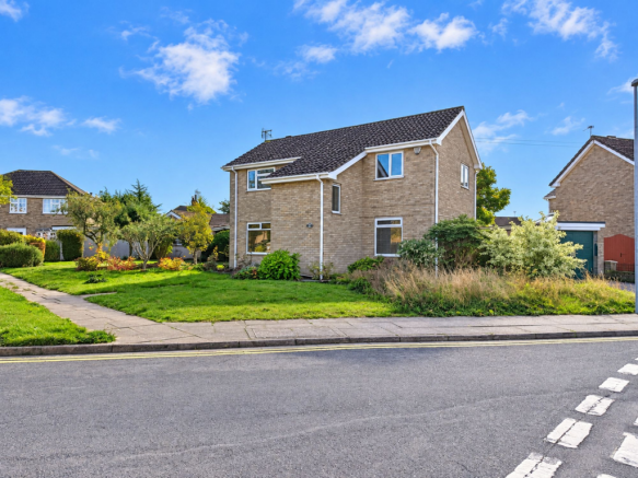 4-bed detached on Abbey Drive West, Grimsby, DN32, £275,000