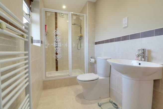 Ensuite to Bed 1