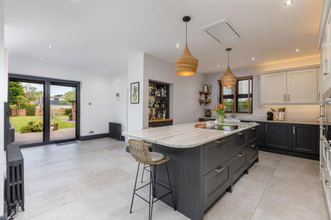 4 bed Detached for sale Image 11