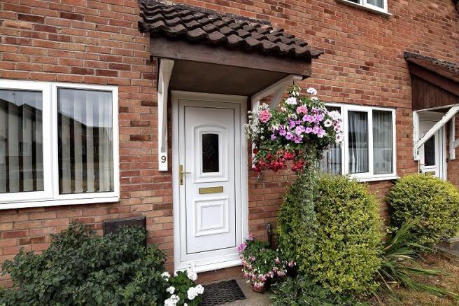 Covered entrance porch