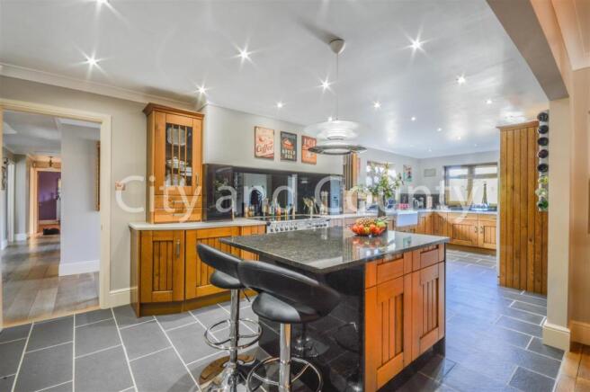 Kitchen 2.jpg