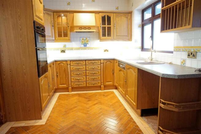 FITTED KITCHEN/DINING ROOM