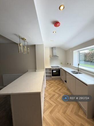 2 bed Flat to rent Image 6