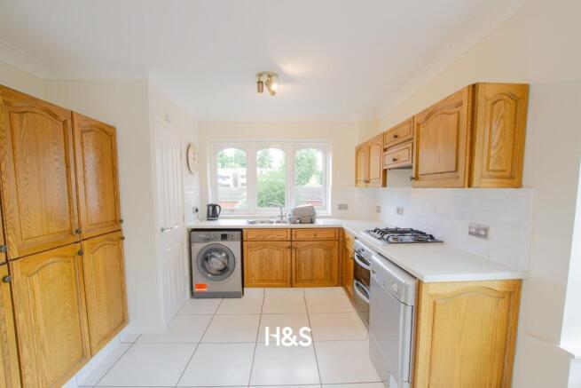 16 Queen Court - Kitchen.jpg