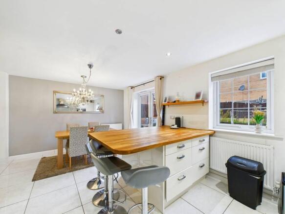 4 bed Detached for sale Image 8