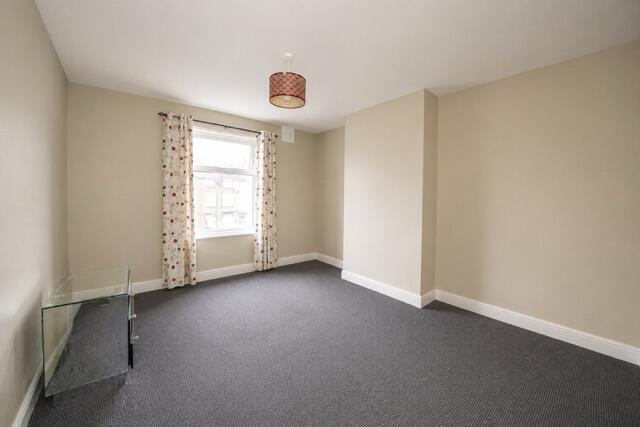 2 bed House to rent Image 5