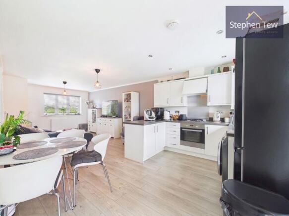 Lounge & Dining Kitchen