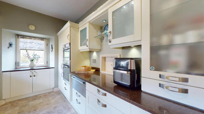 3 bed Semi-Detached for sale Image 8