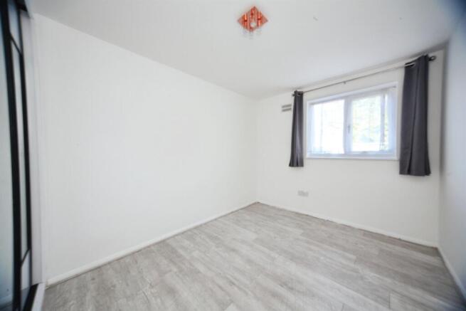 Nayland Close, Luton photo 4