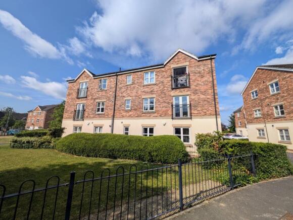 2 bed Flat to rent Image 12