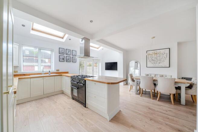 4 bed Semi-Detached for sale Image 9