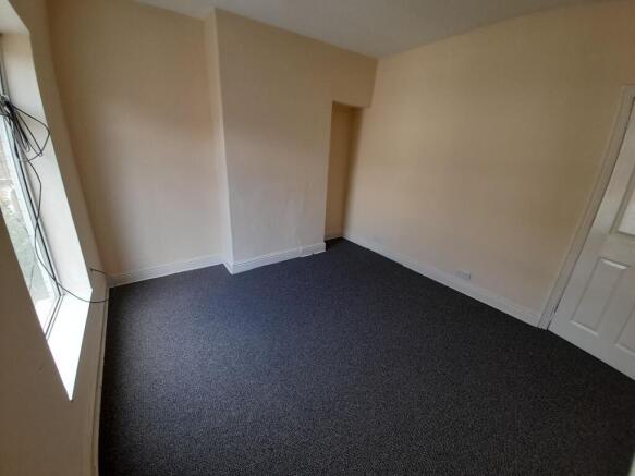 2 bed End of Terrace to rent Image 5