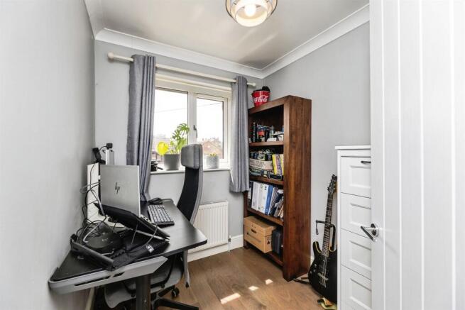 3 bed Semi-Detached for sale Image 8