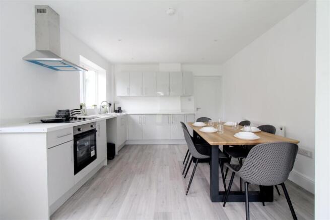 2 Kitchen.jpg