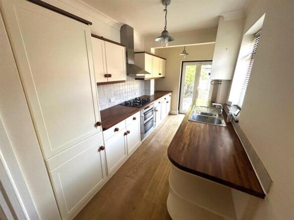 Kitchen 2.jpg
