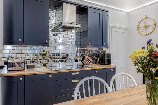 6 bed Character Property for sale Image 11