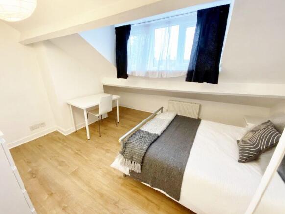 3 bed House Share to rent Image 6