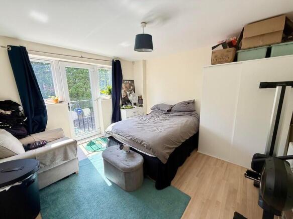 2 bed Flat for sale Image 5