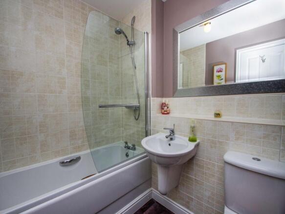 Family Bathroom / WC