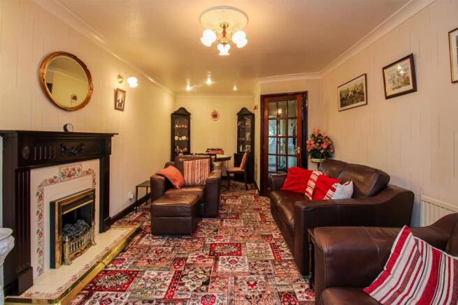 LOUNGE/DINING ROOM
