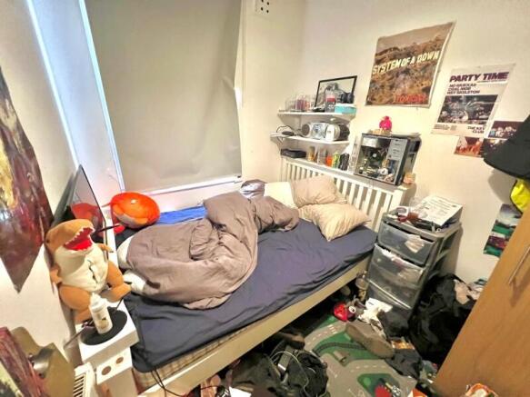 4 bed Terraced to rent Image 5