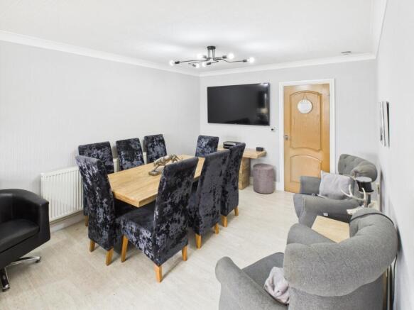 5 bed Detached for sale Image 7