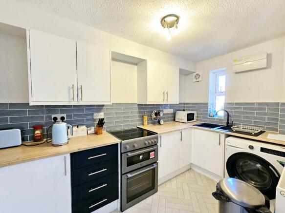 1 bed Flat for sale Image 4