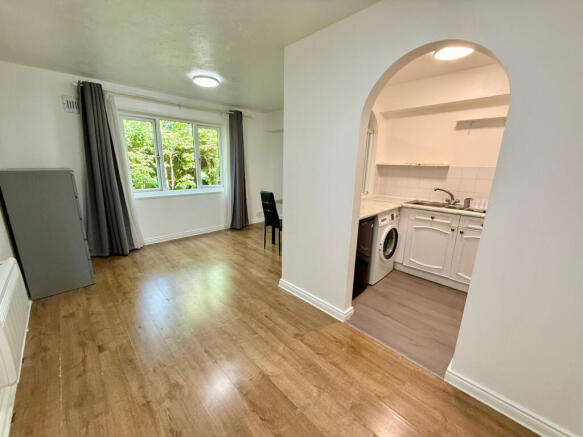 1-bedroom Flat next to Chadwell Heath