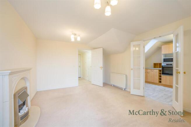 8703872-interior05.jpg