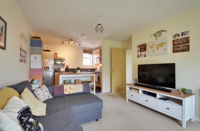 Living Area to Ki...