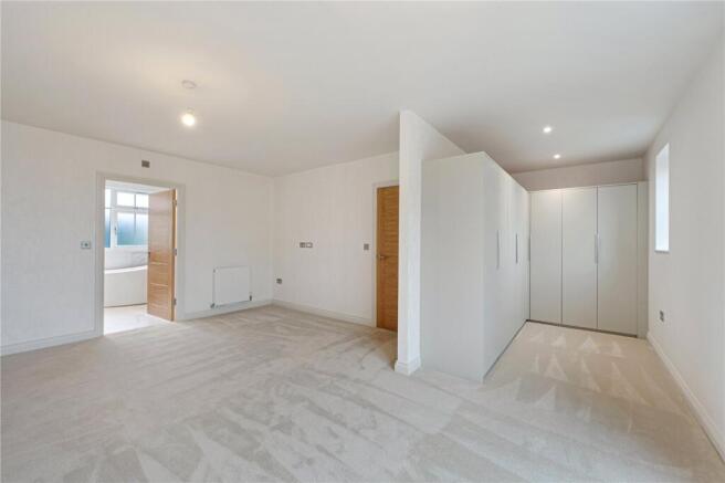 5 bed Detached for sale Image 5