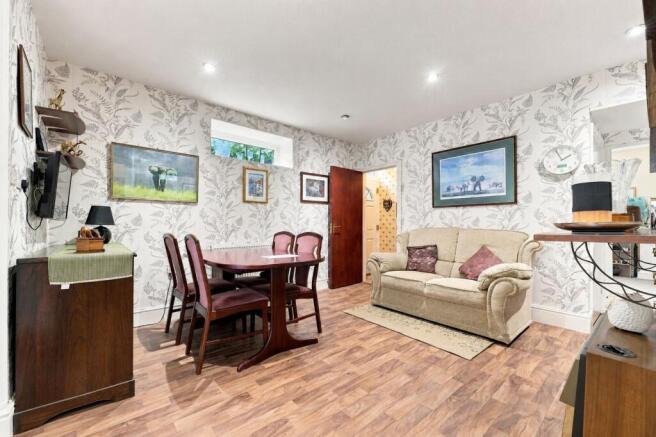 5 bed Semi-Detached for sale Image 10