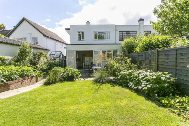 house-duncan-road-burgh-heath-124.jpg