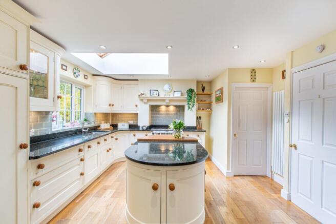 Hall Rise, Bramhope, LS16 photo 4