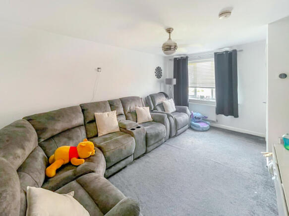 4 bed Semi-Detached for sale Image 4