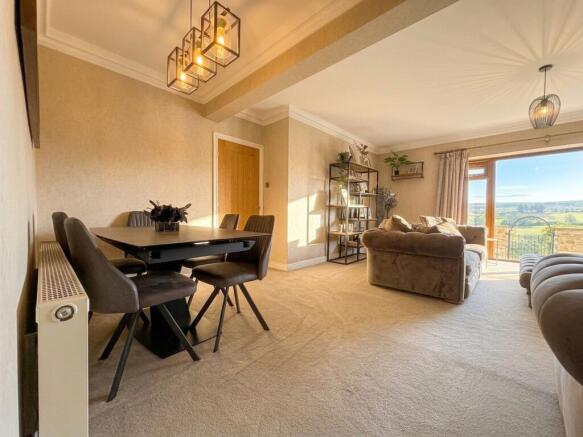 5 bed Detached for sale Image 6