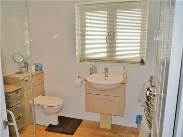 EN-SUITE SHOWER ROOM