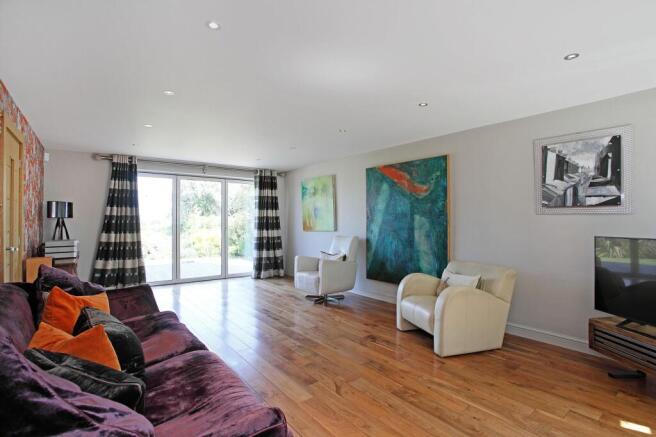 4 bed Detached for sale Image 7