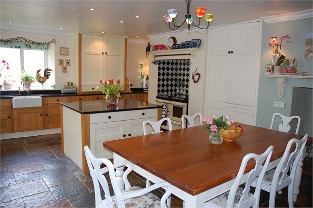 RECEPTION ROOM 3:-