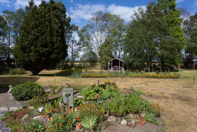 5 bed Detached for sale Image 5