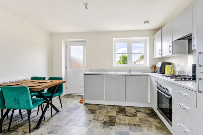 2 bed Terraced to rent Image 7