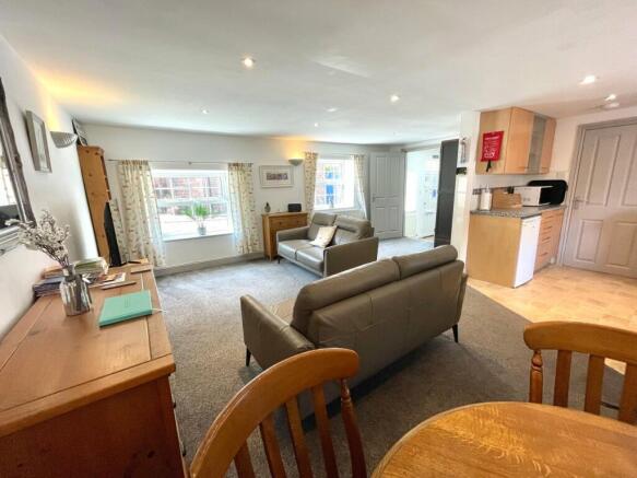 Lounge/Dining/Kitchen