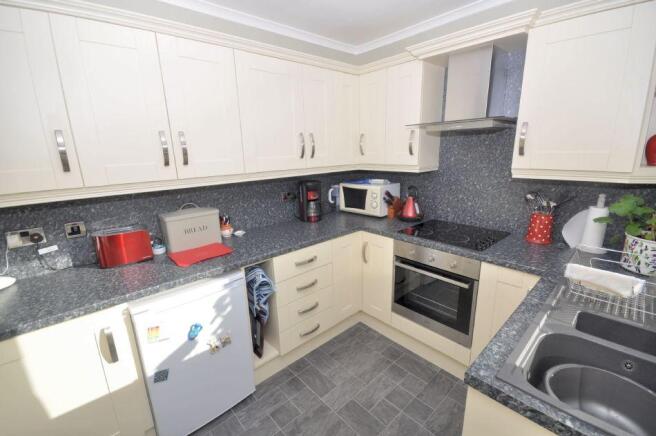 45 Glynderi, Tanerdy, Carmarthen SA31 2EX Photo 8