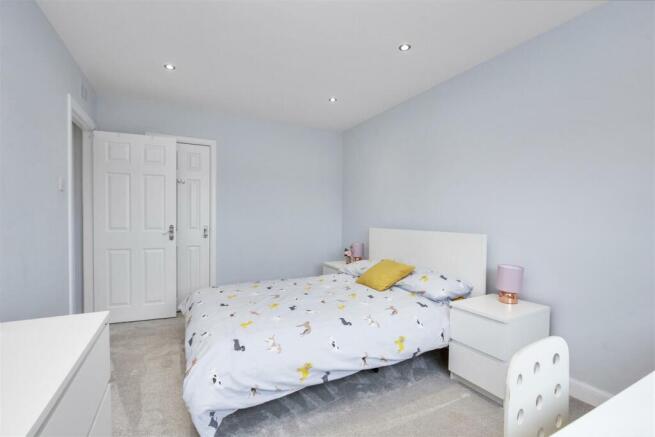 36 Cairn Grove 18.jpg