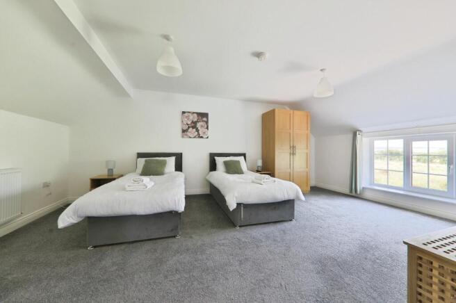 4 bed Detached for sale Image 11