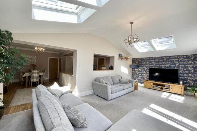 3 bed Semi-Detached for sale Image 4