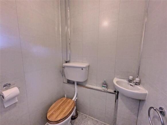 4 bed Detached to rent Image 5