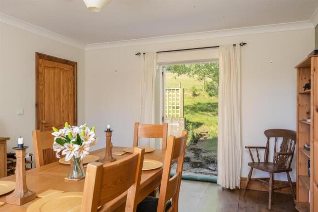 5 bed Detached for sale Image 6